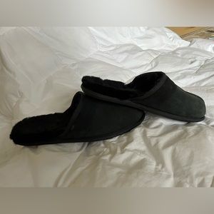 Men’s UGG slippers size 11